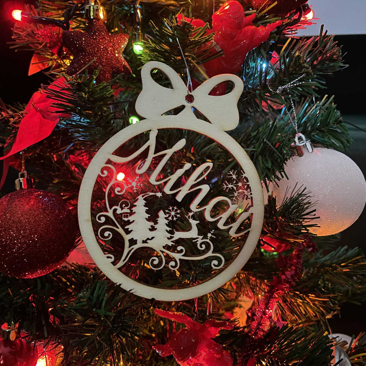 FOTOFOL Personalisierte Weihnachtskugeln aus Holz | Christbaumkugeln mit Namen | Schmücken Sie Ihren Baum mit bezaubernden Weihnachtskugeln aus Holz | Gestalte deine personalisierten Weihnachtskugeln ganz einfach selbst und schaffe so eine bleibende Erinnerung