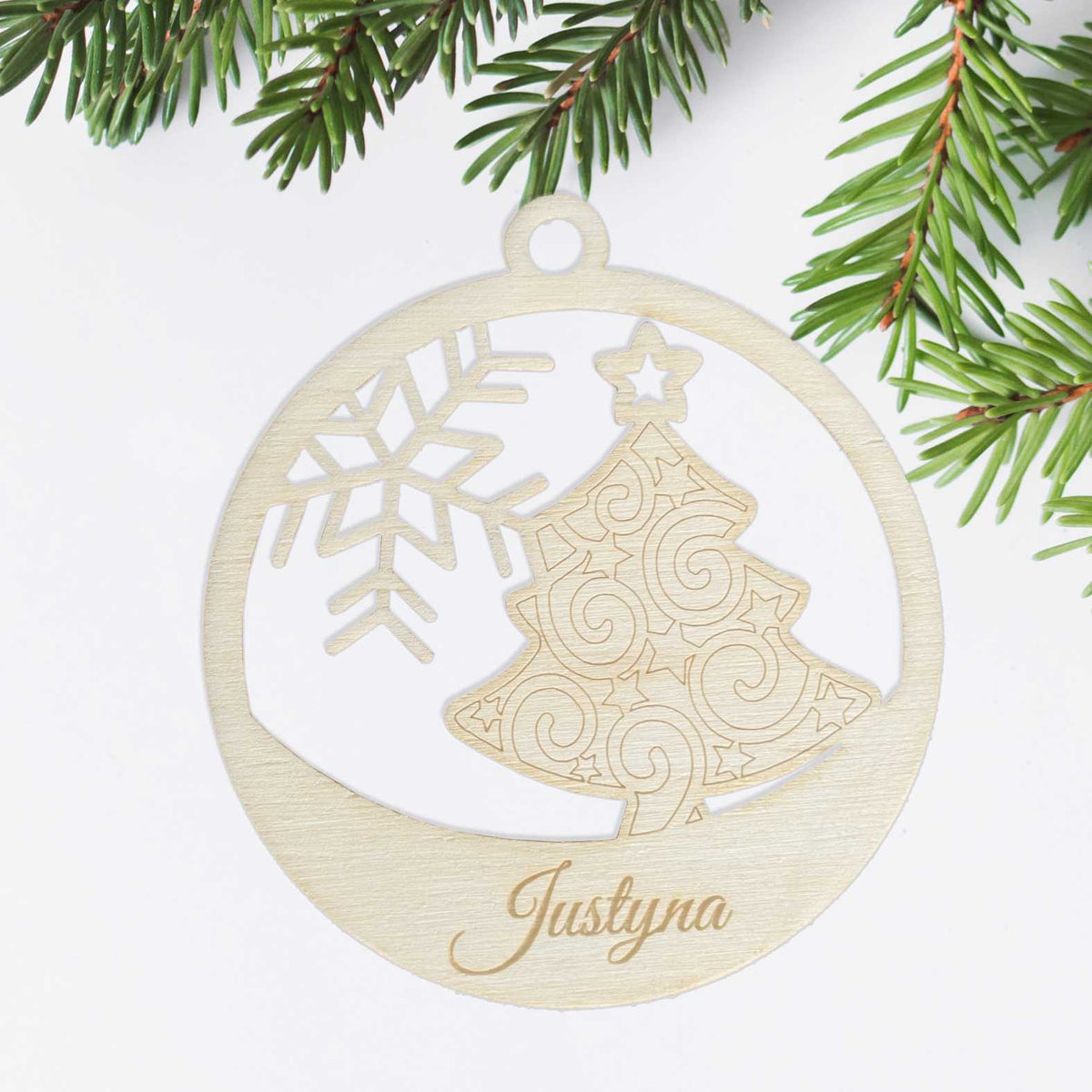 FOTOFOL Personalisierte Weihnachtskugeln aus Holz | Christbaumkugeln mit Namen | Schmücken Sie Ihren Baum oder Tisch mit bezaubernden Weihnachtskugeln aus Holz
Gestalte deine personalisierten Weihnachtskugeln ganz einfach selbst und schaffe so eine bleibende Erinnerung.
