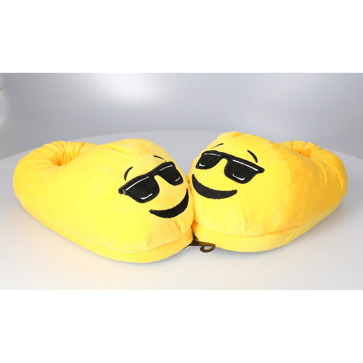 Lustige Emoji Hausschuhe - Smiley mit Sonnenbrille– Bequem, Warm & Stylisch - FOTOFOL