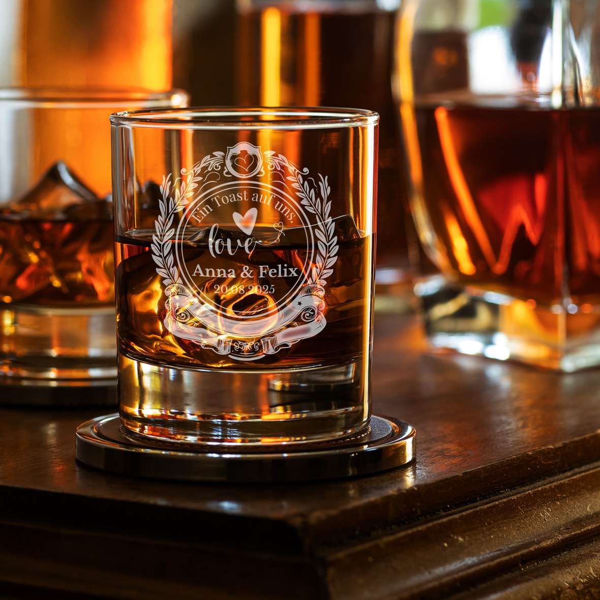 Personalisiertes Whiskey Glas "Ein Toast auf uns" - Wunschnamen und Datum - FOTOFOL