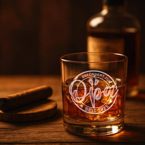 Personalisiertes Whiskey Glas "Befördert zum Opa" mit Geburtsjahr