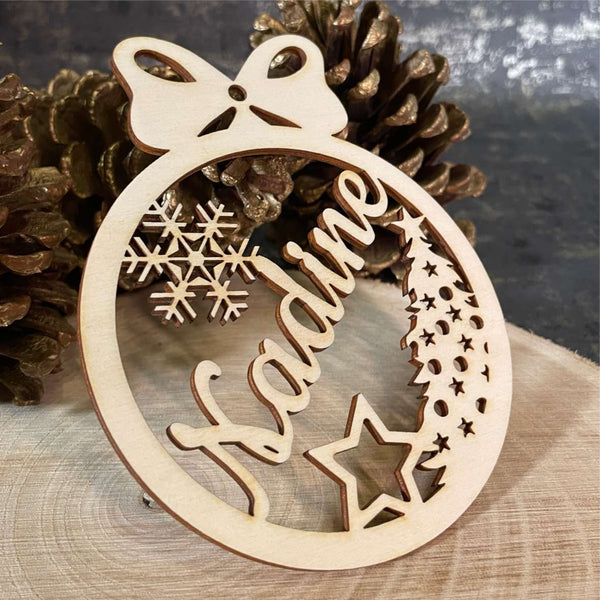 Weihnachtsbaumkugel aus natürlichem Birkensperrholz mit Namen - Weihnachtsbaum