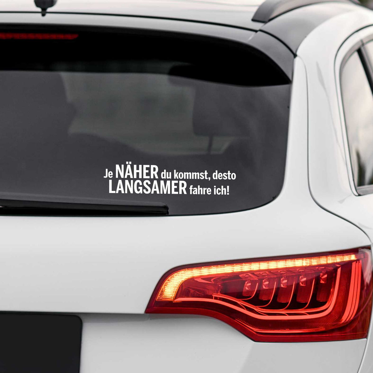 Lustige Aufkleber -  "Je NÄHER du kommst desto LANGSAMER fahre ich!"- Style 1 - FOTOFOL